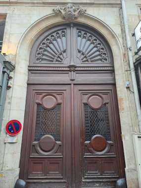 Şehrin eski kapısı.