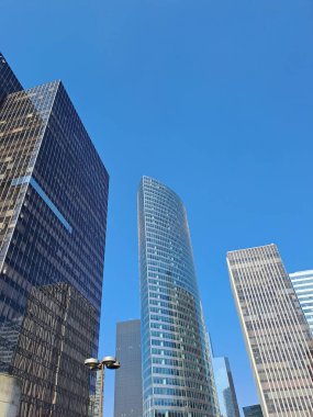 Şehrin modern binası