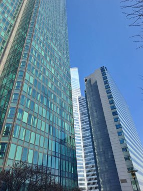 Şehrin modern binası