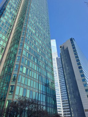 Şehrin modern binası