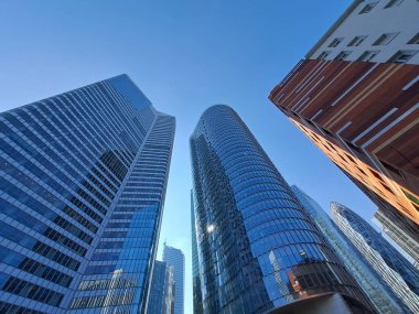 Şehrin modern binası