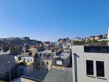 Paris şehrinin havadan görünüşü