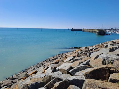 İsrail 'in kuzeyindeki Akdeniz kıyısının manzarası..