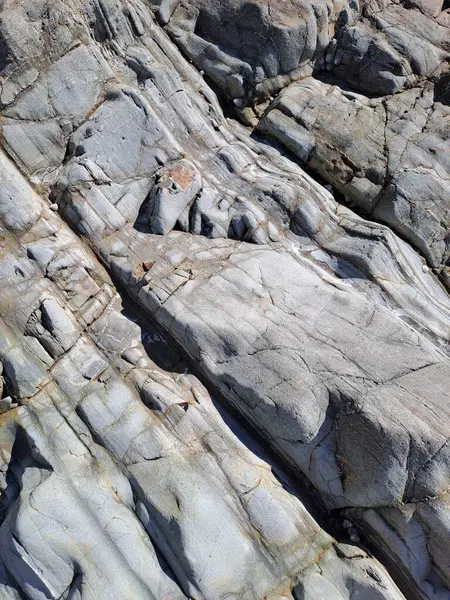 Deniz kıyısındaki kayalar