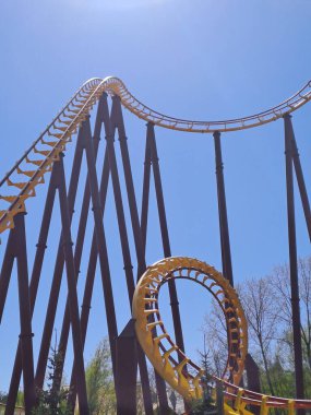 Lunaparktaki lunaparkta hız treni