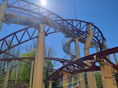 Parktaki dönme dolap.