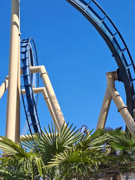 Lunaparkta hız treni.