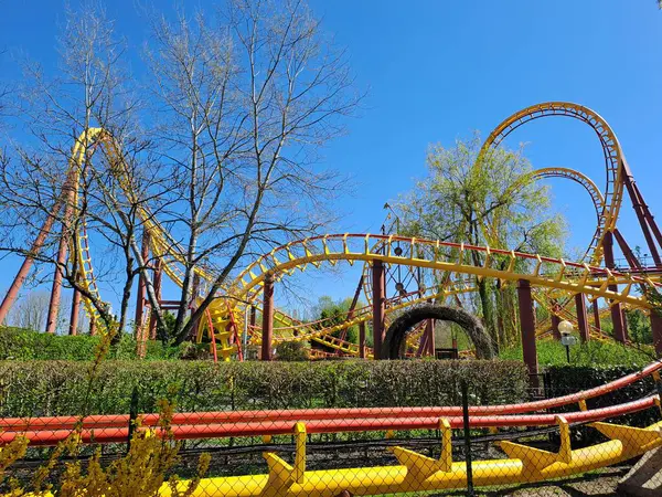 Lunaparktaki lunaparktaki roller coaster, Viyana, Avusturya