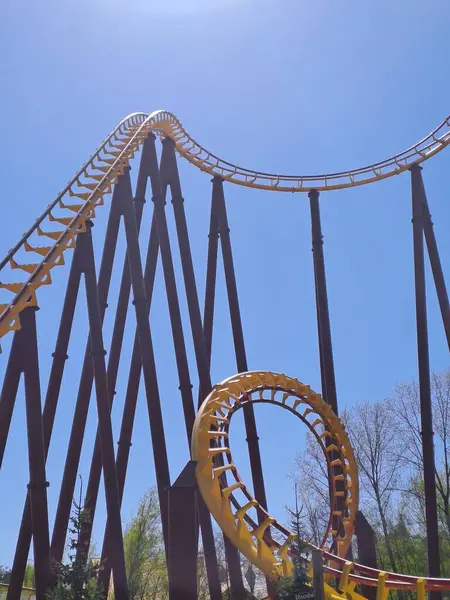 Lunaparktaki lunaparkta hız treni