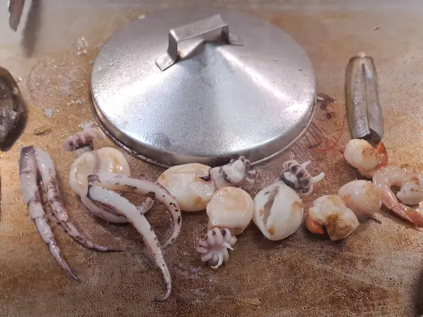 Taze deniz ürünlerini kapatın.