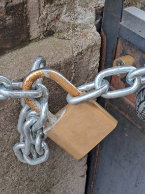 zincir halinde asma kilit