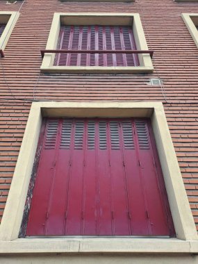 Şehirdeki eski pencere