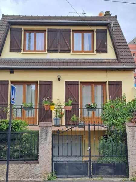 Şehirdeki eski bina.