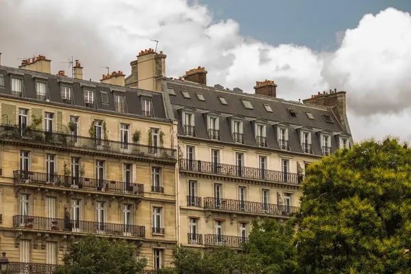 Fransa 'da tipik bir ev, Paris.