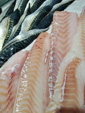 Pazarda balık ve deniz ürünleri