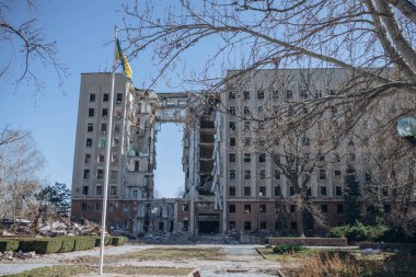 Mykolaiv, Ukrayna - 11 Mart 2023: Rusya, Mykolaiv Eyalet Bölge İdaresi binasını füzeyle vurdu. Ukrayna 'da savaş. Rus kuvvetlerinin saldırısında 37 kişi hayatını kaybetti.