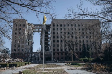 Mykolaiv, Ukrayna - 11 Mart 2023: Rusya, Mykolaiv Eyalet Bölge İdaresi binasını füzeyle vurdu. Ukrayna 'da savaş. Rus kuvvetlerinin saldırısında 37 kişi hayatını kaybetti.