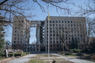 Mykolaiv, Ukrayna - 11 Mart 2023: Rusya, Mykolaiv Eyalet Bölge İdaresi binasını füzeyle vurdu. Ukrayna 'da savaş. Rus kuvvetlerinin saldırısında 37 kişi hayatını kaybetti.