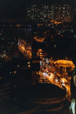 Odessa, Ukrayna - 15 Mart 2023: Gagarin Hotel 'in Gece Koyu Hava Manzarası. Arkadya tatil beldesi, Baharda Karadeniz