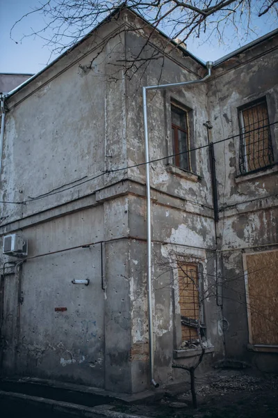 2023年3月11日 ウクライナ ミコラーイフ市 ロシア空軍の爆撃により住宅 インフラ施設 企業ビルが破壊される ウクライナでの戦争の概念 公共建築物の破壊 人が死んだ — ストック写真