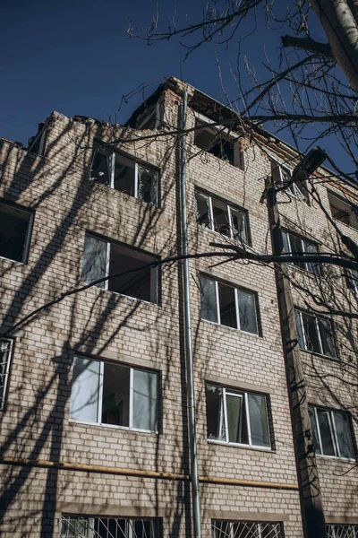 乌克兰Mykolaiv 2023年3月11日 俄罗斯空袭摧毁和摧毁了研究所 基础设施物体 宿舍建筑 乌克兰的战争概念 摧毁民用建筑 人都死了 — 图库照片