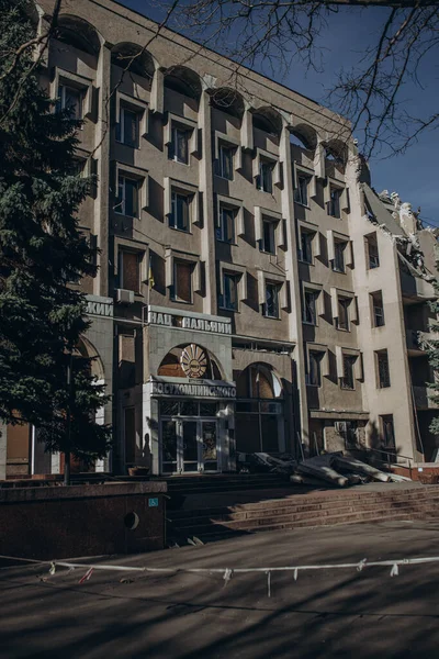 ウクライナのミコライフ 2023年3月11日 ロシアはヴァシル スホムリンスキーにちなんで命名されたミコライフ国立大学に衝突した 戦争の概念 建物の窓 破損した家具を破壊した — ストック写真