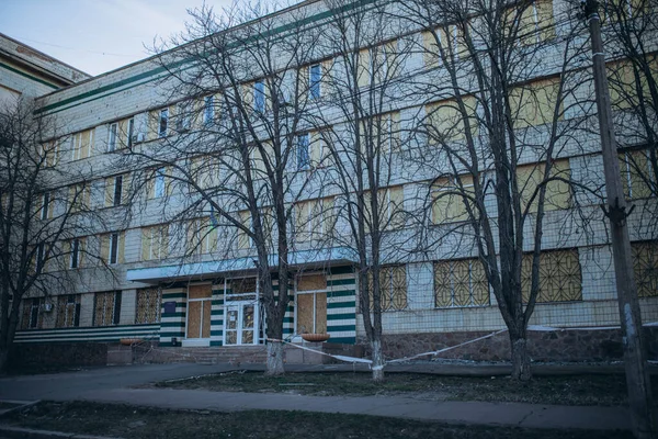 ウクライナのミコライフ 2023年3月11日 ロシアはヴァシル スホムリンスキーにちなんで命名されたミコライフ国立大学に衝突した 戦争の概念 建物の窓を破壊した — ストック写真