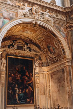 Milan, Italy- 13 Mayıs 2023: Chiesa di San Vittore al Corpo Kilisesi, San Vittore al Corpo 'nun iç mimari, kilise ve manastırı, Olivetan tarikatının 16 yılında inşa ettiği antik bir manastır.