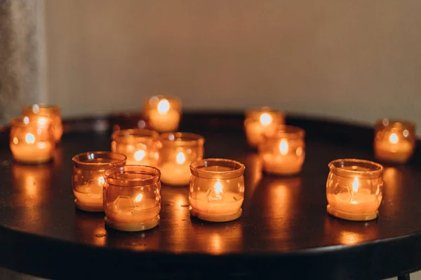 Картина Великодніх Свічок Горіли Вночі Золотим Світлом Полум Свічки Свічки — стокове фото