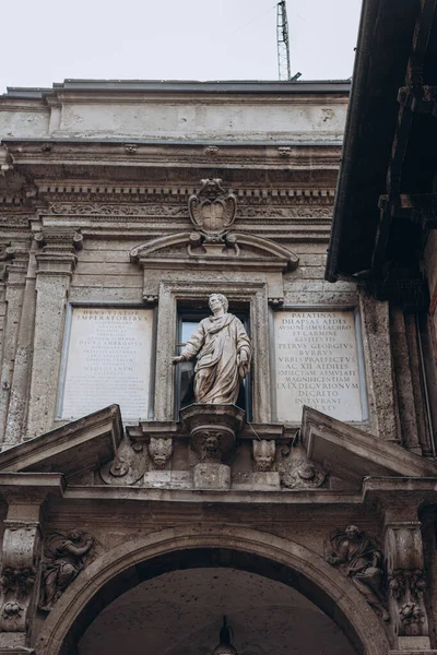 Милан Италия Мая 2023 Года Готическая Архитектура Статуи Белого Мрамора — стоковое фото