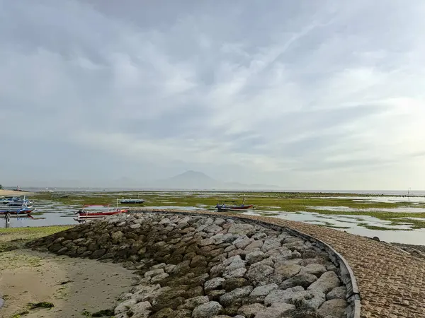 Güzel bir sahil manzarası, Bali plajı.