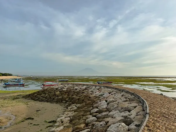 Güzel bir sahil manzarası, Bali plajı.