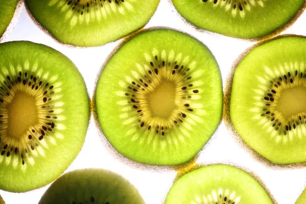 Fette Kiwi Illuminate Dietro — Foto Stock