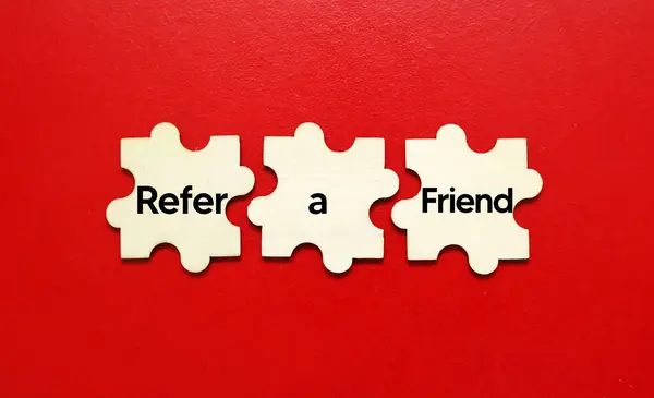 Kelimelerle bulmaca parçaları bir arkadaşı ifade eder 