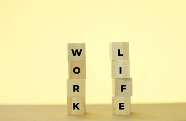 Metin ile ahşap bloklardan iş hayatı