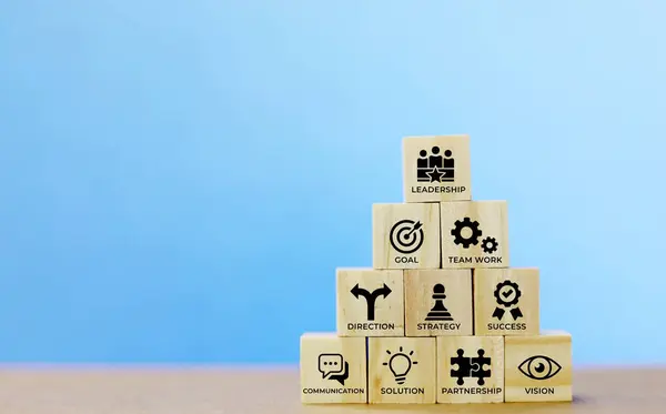 Tahta bloğu ikon lideri işiyle dolduruyorum. Liderlik unsurları kavramının temel başarı faktörleri