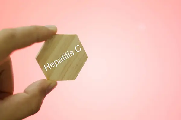 Pembe arka planda hepatit c kelimesi