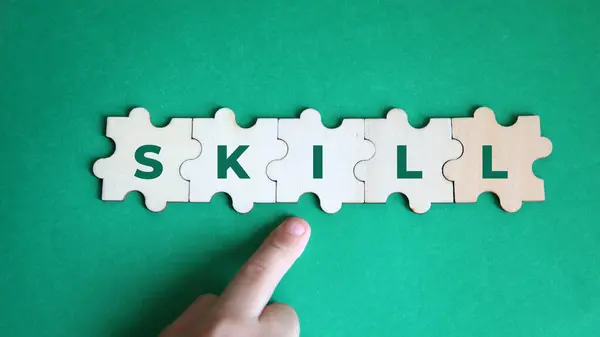 İş konsepti, insan eliyle yazılmış mektup bulmacası.