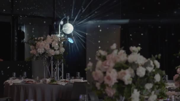 Camada Disco Fundo Dos Arranjos Flores Casamento Camada Rotativa Espelha — Vídeo de Stock