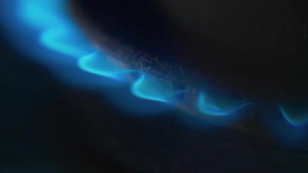 Régi Gáztűzhely Közelről Konyhai Gáztűzhely Gáztűz Tűzhelyen Kék Gázláng Fps — Stock videók