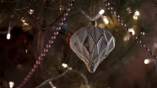 Brinquedo Ano Novo Ramo Abeto Fundo Desfocado Árvore Natal Decorada — Vídeo de Stock