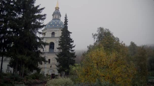 Vydubychi Manastırı Nın Çan Kulesi Sonbaharda Ortodoks Manastırının Avlusu — Stok video