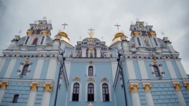  Kyiv 'in merkezindeki St. Michael' s Altın Kubbe Manastırı. Ukrayna