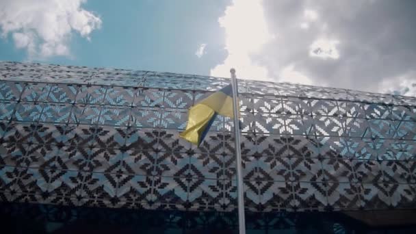 Ukrajinská Národní Vlajka Rozvíjí Větru Národní Vlajka Ukrajiny Zpomalené Video — Stock video