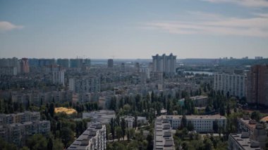 Çatıdan Kiev City, Ukrayna 'ya kadar şehrin manzarası. Şehrin uyku alanının panoramik görüntüsü.