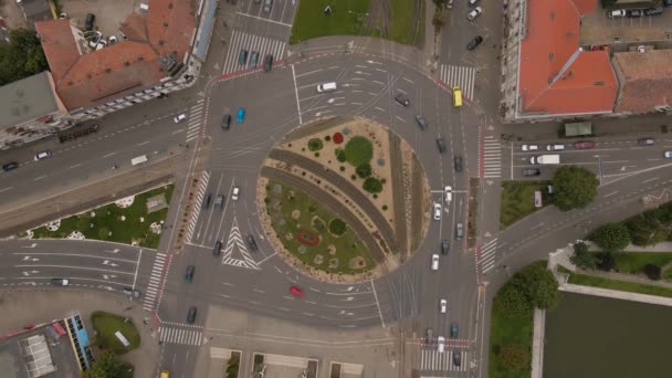 Aerial View Busy Roundabout Intersection Video Shot Drone Camera Tilted — Vídeos de Stock