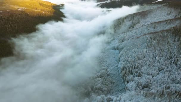 Imágenes Paisajes Montañas Con Nubes Valle Disparado Desde Dron Atardecer — Vídeos de Stock