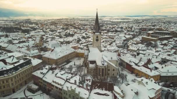 Vista Aérea Del Centro Medieval Sibiu Rumania Invierno Atardecer Metraje — Vídeos de Stock