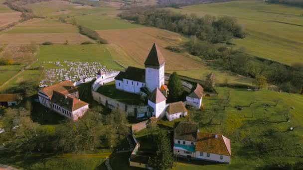 Vídeo Aéreo Igreja Fortificada Localizada Aldeia Hosman Condado Sibiu Romênia — Vídeo de Stock