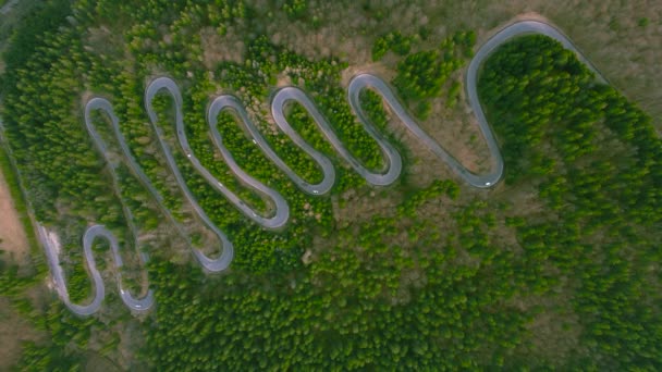 Pemandangan Udara Dari Jalan Berkelok Kelok Pegunungan Menembak Dari Drone — Stok Video